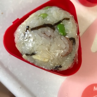 ウインナーと枝豆とチーズの塩昆布おにぎり